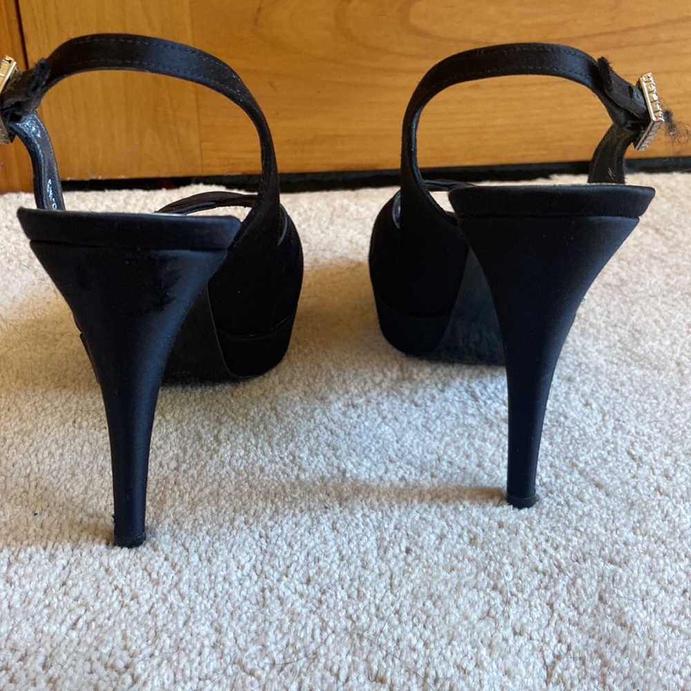 Stuart Weitzman - Picture 5 of 7